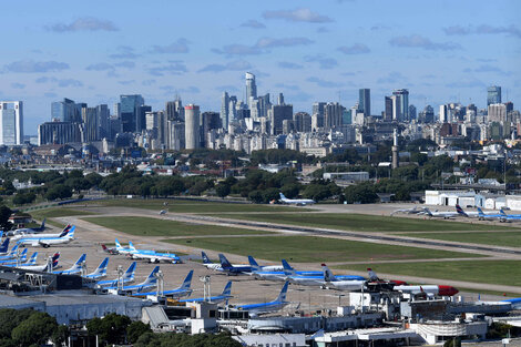 Postergan la vuelta de los vuelos internacionales a Aeroparque 