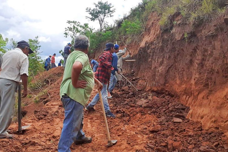 Vecinos de la frontera abrieron un camino para no pasar por Bolivia 