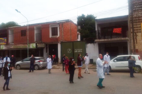 Trabajadores de la Salud de Orán protestan por descuentos de ganancias