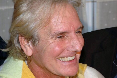 Denis fue uno de los artistas argentinos que más discos vendió en la década de los 80 y principios de los 90, cuando se vendían discos. Murió esta mañana a los 71 años. 