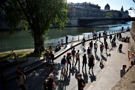 Primer domingo de sol y libertad en París