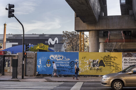 El frente del predio donde pretenden erigir las torres.
