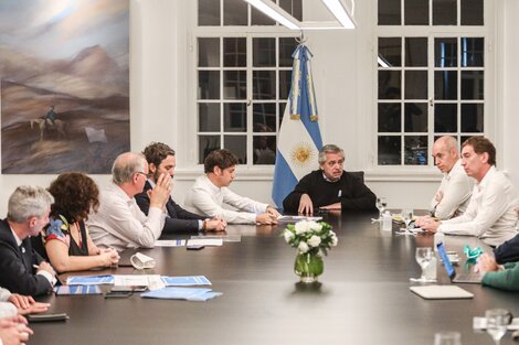 Alberto Fernández, Axel Kicillof y Horacio Rodríguez Larreta en Olivos junto a sus colaboradores.