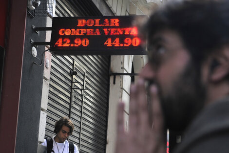 El dólar se acerca nuevamente a los valores de mediados de junio.