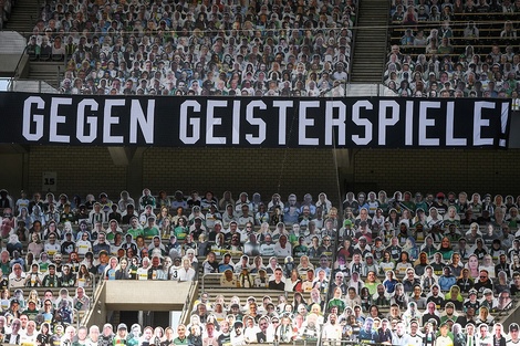 La hinchada de cartón del Borussia Moenchengladbach.