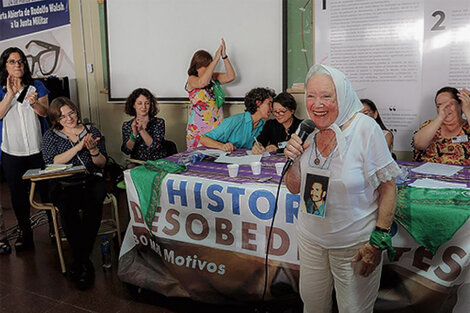 Nora Cortiñas acompaña al colectivo y sus palabras están en el libro. 