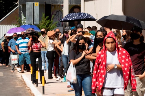 Largas colas en Brasilia para acceder a los  un test de coronavirus