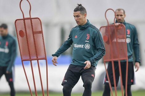 Italia le pone fecha al regreso del fútbol