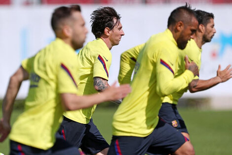 Messi se entrena en Barcelona para la vuelta.