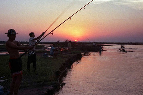 Salta confirmó que el lunes vuelven la pesca y el fútbol 5