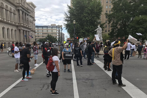 Manifestantes reclamaban justicia para Breonna Taylor en Louisville.
