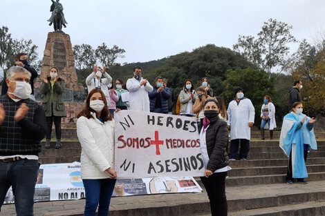 Médicos marcharon por más seguridad y mejoras en los sueldos