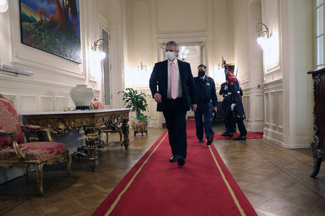 El presidente Alberto Fernández llegó a la Casa Rosada, donde hoy se reunirá con gobernadores y firmará convenios para la construcción de viviendas. 