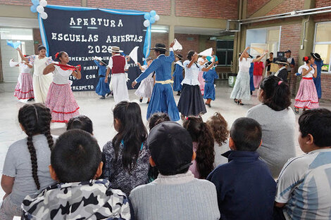 Marcha atrás con el despido de trabajadores de Escuelas Abiertas