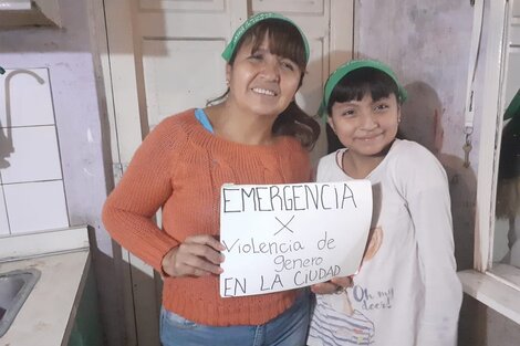 Felicidad y su hija Bianca, de la Villa 31, reclaman la declaración urgente de Emergencia por violencia de género en los barrios populares de la Ciudad. 