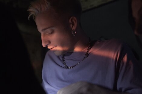 El corto de Camila Chaves Stillger muestra a Wos en estudio, entre amigos, en sus shows y en las competiciones de freestyle.