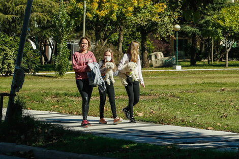 Los paseos y las reuniones sociales, con los debidos cuidados, ya volvieron a la cotidianidad en muchas provincias.