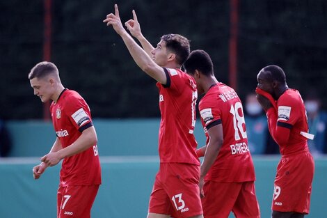 Copa de Alemania: goleó Bayer Leverkusen con un tanto de Alario 