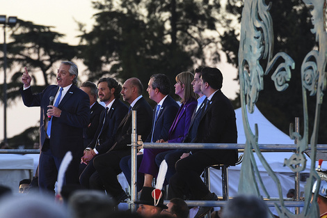 Cuando estuvo el 27 de febrero, Fernández prometió volver.