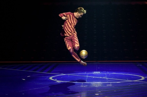Con un adelanto de 16 minutos con momentos del show, el Cirque du Soleil mantiene viva la manija por Messi10.