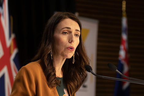 La primera ministra de Nueva Zelanda, Jacinda Ardern, anunció hace solo una semana que el país estaba libre de covid-19. 