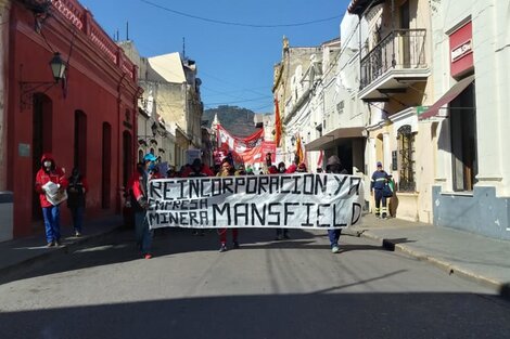 Obreros despedidos marcharon a la Secretaría de Trabajo