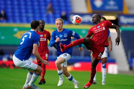 Liverpool sólo empató en el clásico ante el Everton