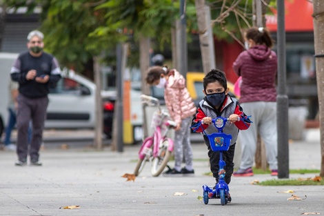 Coronavirus: apuntan a mantener las salidas de niñas y niños