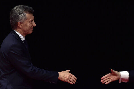 "Mauricio Macri llegó a la presidencia conformando un nuevo espacio político con el nombre de “Cambiemos”, que es en reversa para recuperar privilegios perdidos por las elites", señala Rapoport.