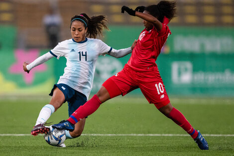 Miriam Mayorga lucha con la panameña Marta Cox.