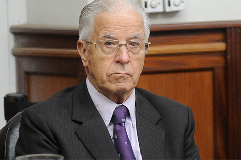 Gustavo Rivas en el banquillo.