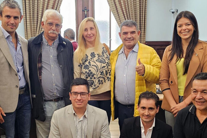 832335-menemmilei