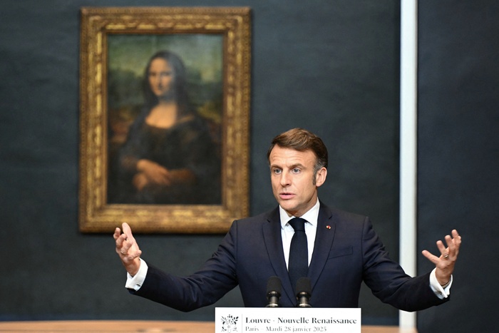 909227-web-macron-20mona-20lisa