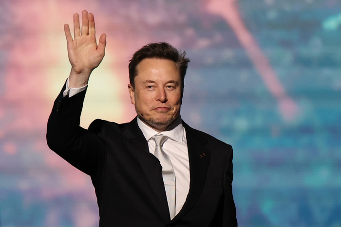 952627-musk-efe