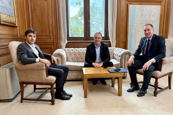 987012-santilli-20con-20estos-20dos