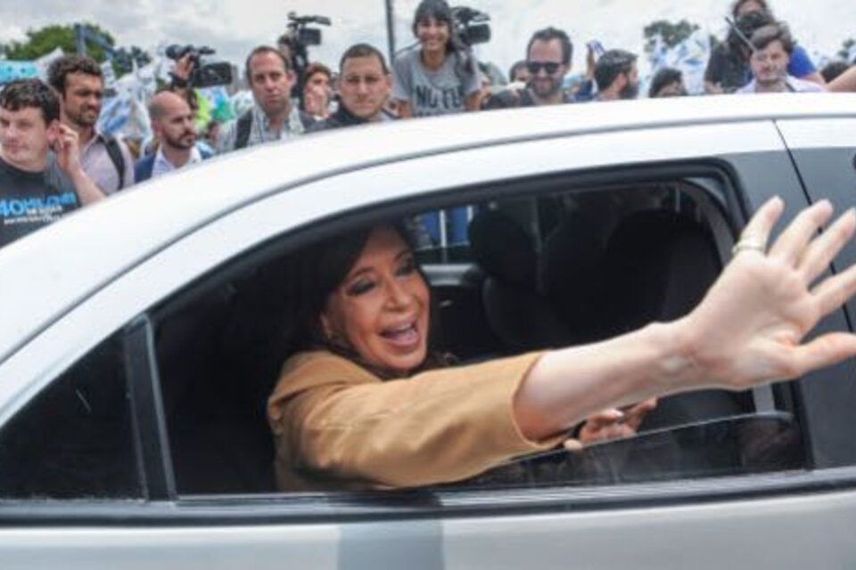 "Es una maniobra formidable de persecución política y de hostigamiento mediático", dijo la ex presidenta.