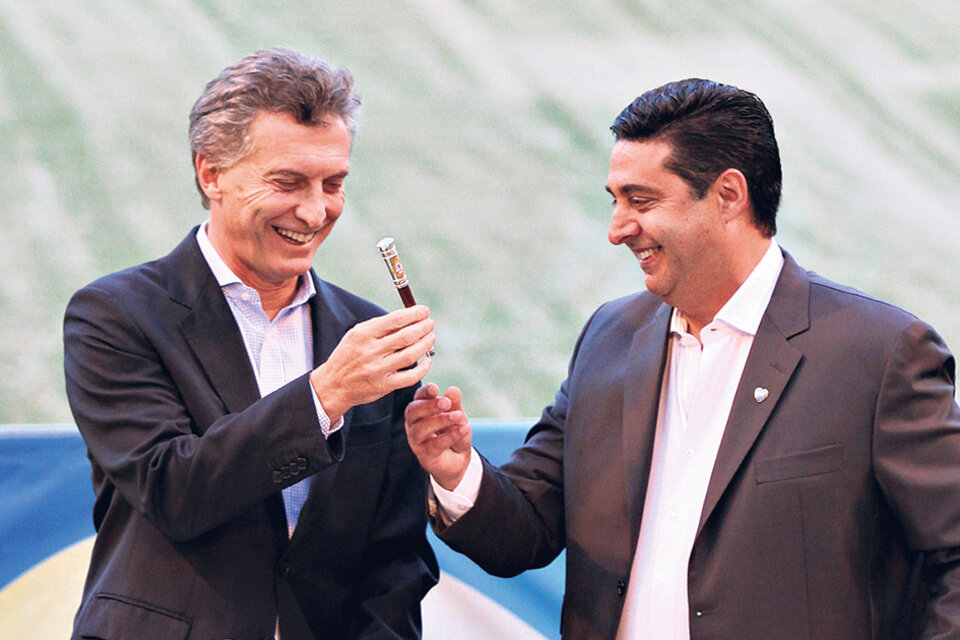Daniel Angelici, presidente de Boca, es delfín y socio de Mauricio Macri en la AFA. (Fuente: DyN)