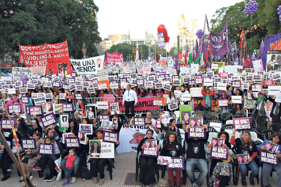 La presión del movimiento de mujeres obligó a Macri a dar marcha atrás con el recorte. (Fuente: Archivo)