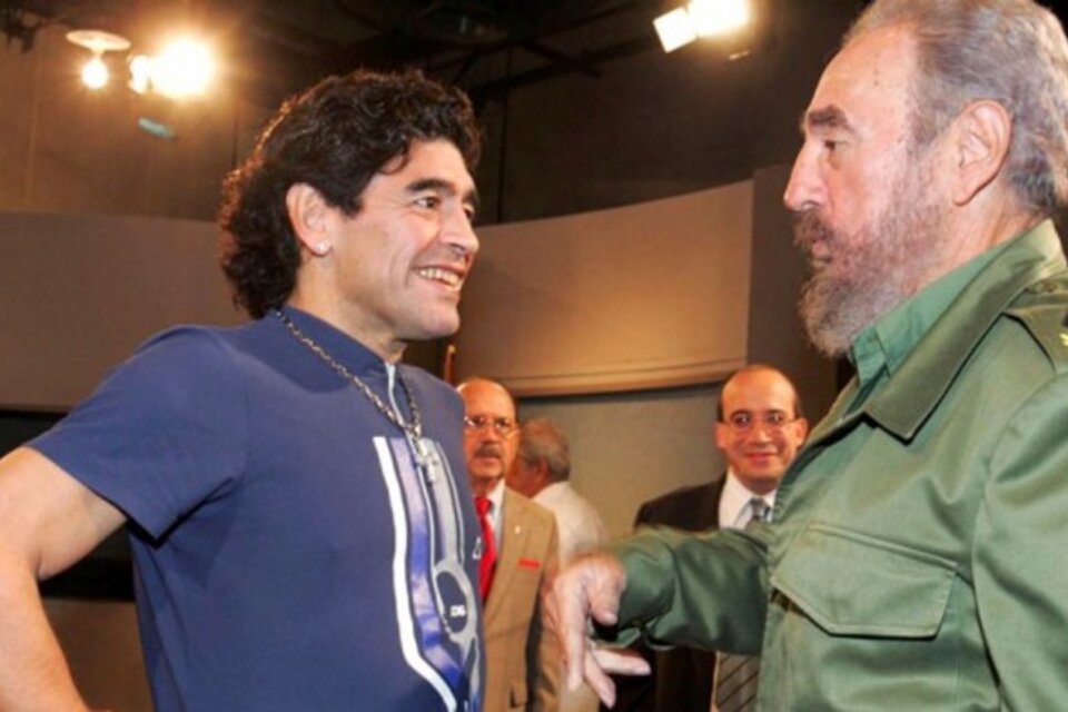 Diego Maradona en uno de sus habituales encuentros con Fidel Castro en La Habana. (Fuente: Télam)