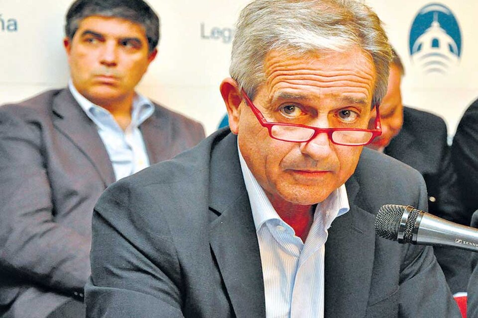 La licitación armada por Andrés Ibarra era un negocio de 12,2 millones de pesos para DirecTV.