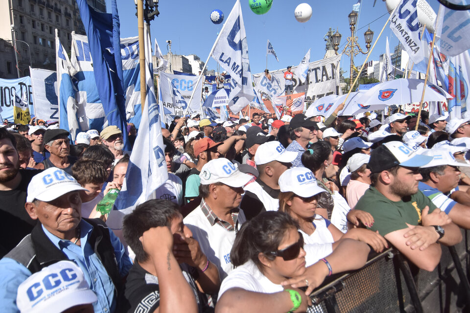 Más de 200 mil personas se  concentraron el viernes frente al Congreso para por la Ley de Emergencia Social. (Fuente: DyN)