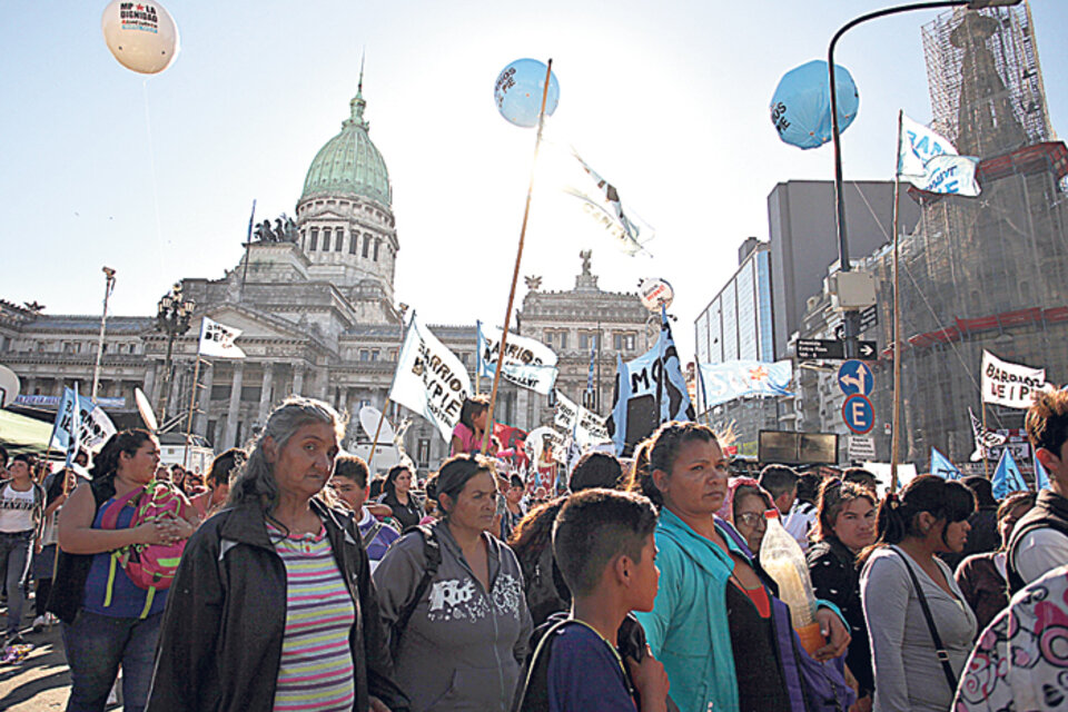 Movimientos sociales y gremios se manifestaron el viernes en apoyo al proyecto. (Fuente: Joaquín Salguero)