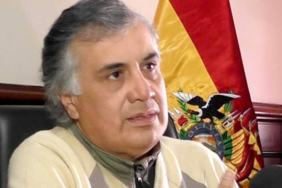 Ramiro Tapia, cónsul boliviano, cruzó los dichos de la ministra.