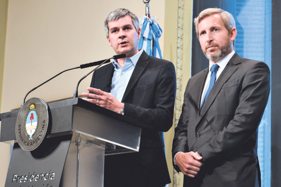 El jefe de Gabinete, Marcos Peña, ofreció una rueda de prensa con el ministro Rogelio Frigerio. (Fuente: DyN)