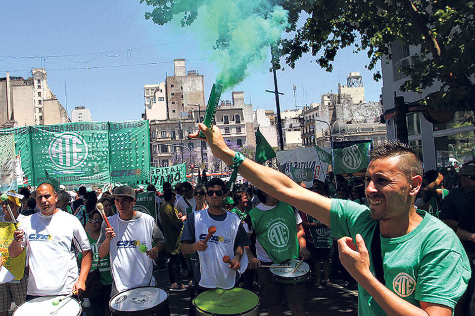 Los estatales se movilizaron junto con otros sindicatos y organizaciones sociales.