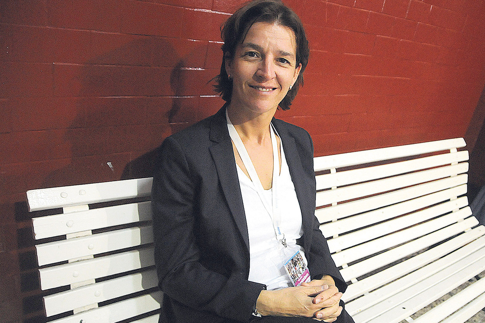 Tatjana Haenni, número uno del mundo en el fútbol de mujeres, asegura que es un error compararlo con el fútbol masculino.