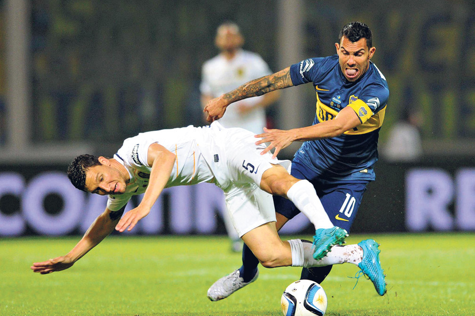 Con Tevez a la cabeza, Boca arribó ayer por la tarde a Córdoba.