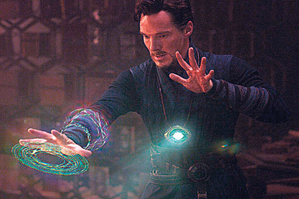 Doctor Strange (Benedict Cumberbatch) comparte características con el Iron Man de Robert Downey Jr.