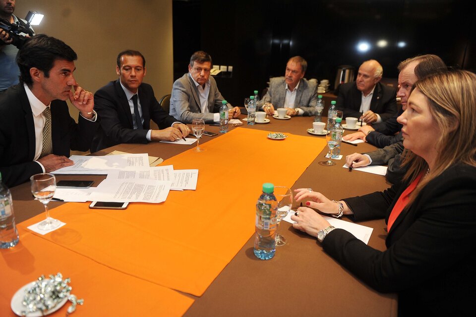 Nueve gobernadores se reunieron ayer y se pronunciaron en línea con la Casa Rosada.
