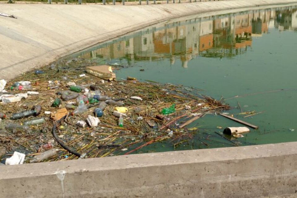 En el Lago Soldati se “detectaron importantes niveles de contaminación bacteriológica y presencia de hidrocarburos”